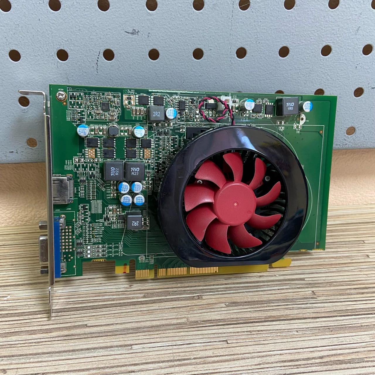 Видеокарта Radeon R7 350 2GB 128Bit GDDR5 (TR) avers.shop